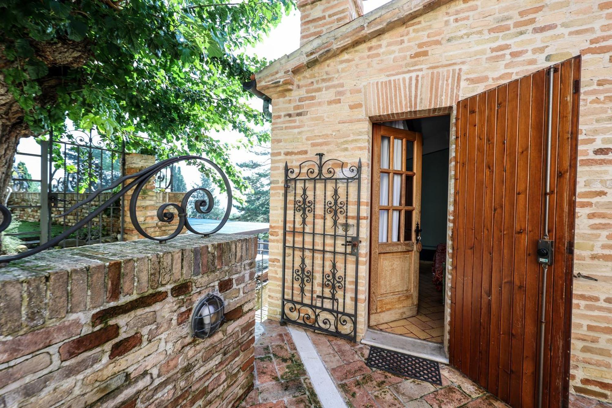 Albergo Diffuso Borgo Montemaggiore Montemaggiore al Metauro Bagian luar foto