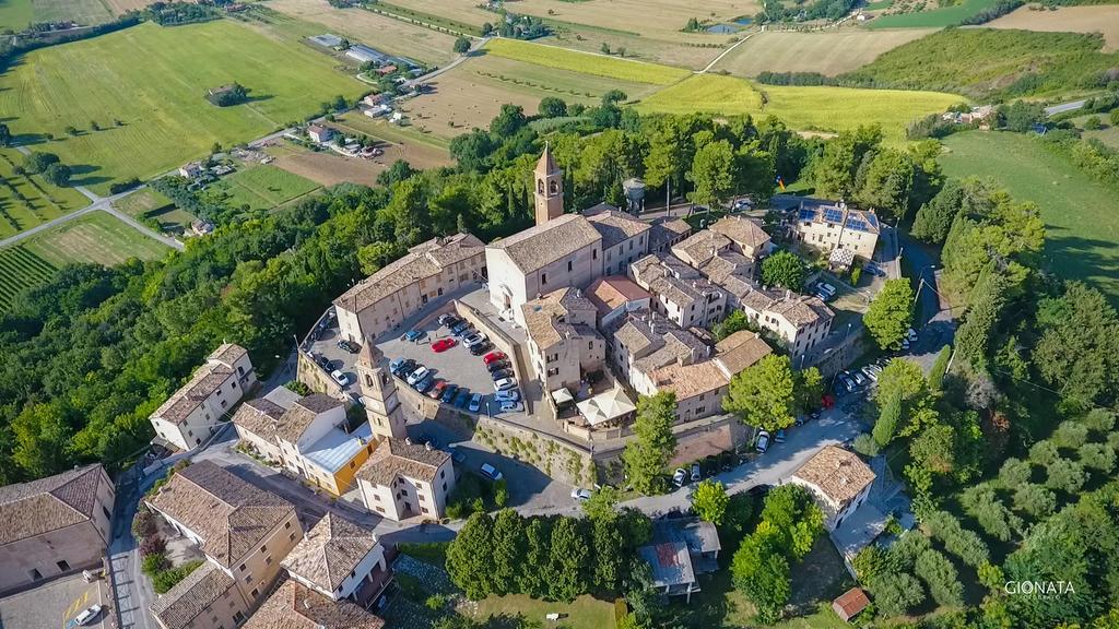 Albergo Diffuso Borgo Montemaggiore Montemaggiore al Metauro Bagian luar foto