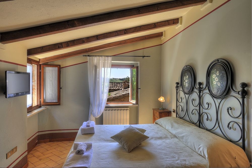 Albergo Diffuso Borgo Montemaggiore Montemaggiore al Metauro Bagian luar foto
